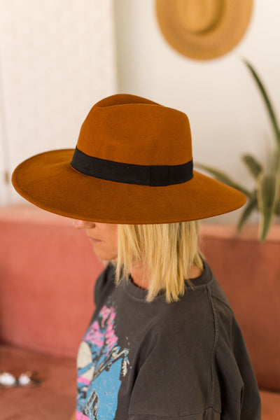 RUST RIBBON BANDED HAT