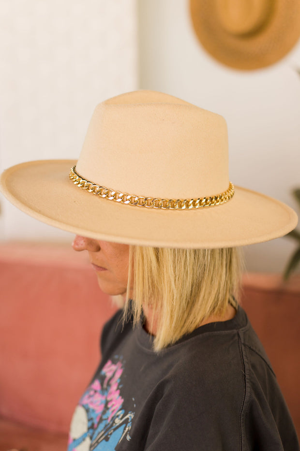 BEIGE GOLD CHAIN BANDED HAT